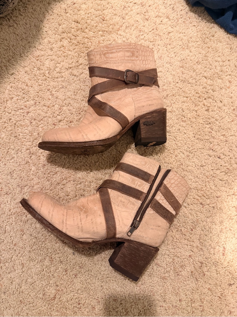 MISS MACIE
Miss Macie Sedona Strappy Ankle Boot NWOT SIZE 9